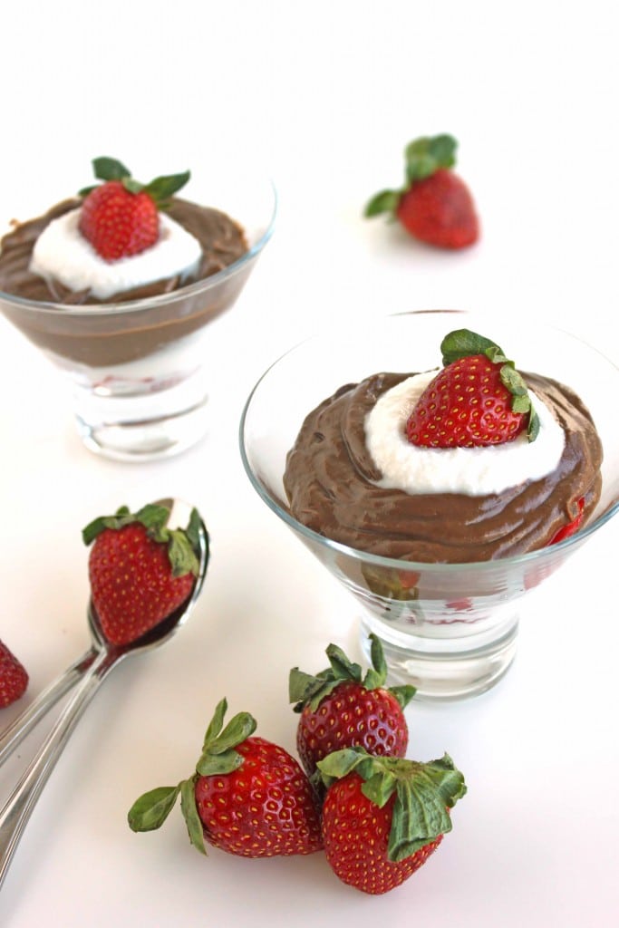 Chocolate Avocado Pudding by @jesselwellness #dairyfree #dessert #avocado