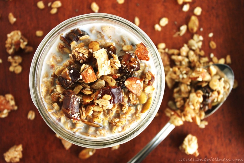 Healthy Homemade Granola by @jesselwellness #granola #recipe 