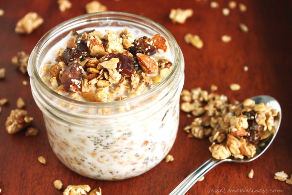 Healthy Homemade Granola by @jesselwellness #homemadegranola #oats