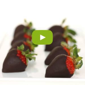 Homemade Chocolate Covered Strawberries by @jesselwellness #video #homemade #chocolatestrawberries