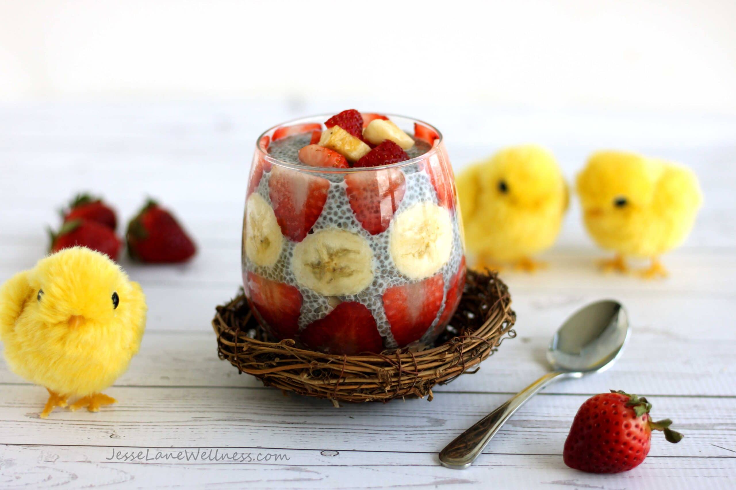 Strawberry Banana Chia Pudding by @jesselwellness #breakfast #chia #easter