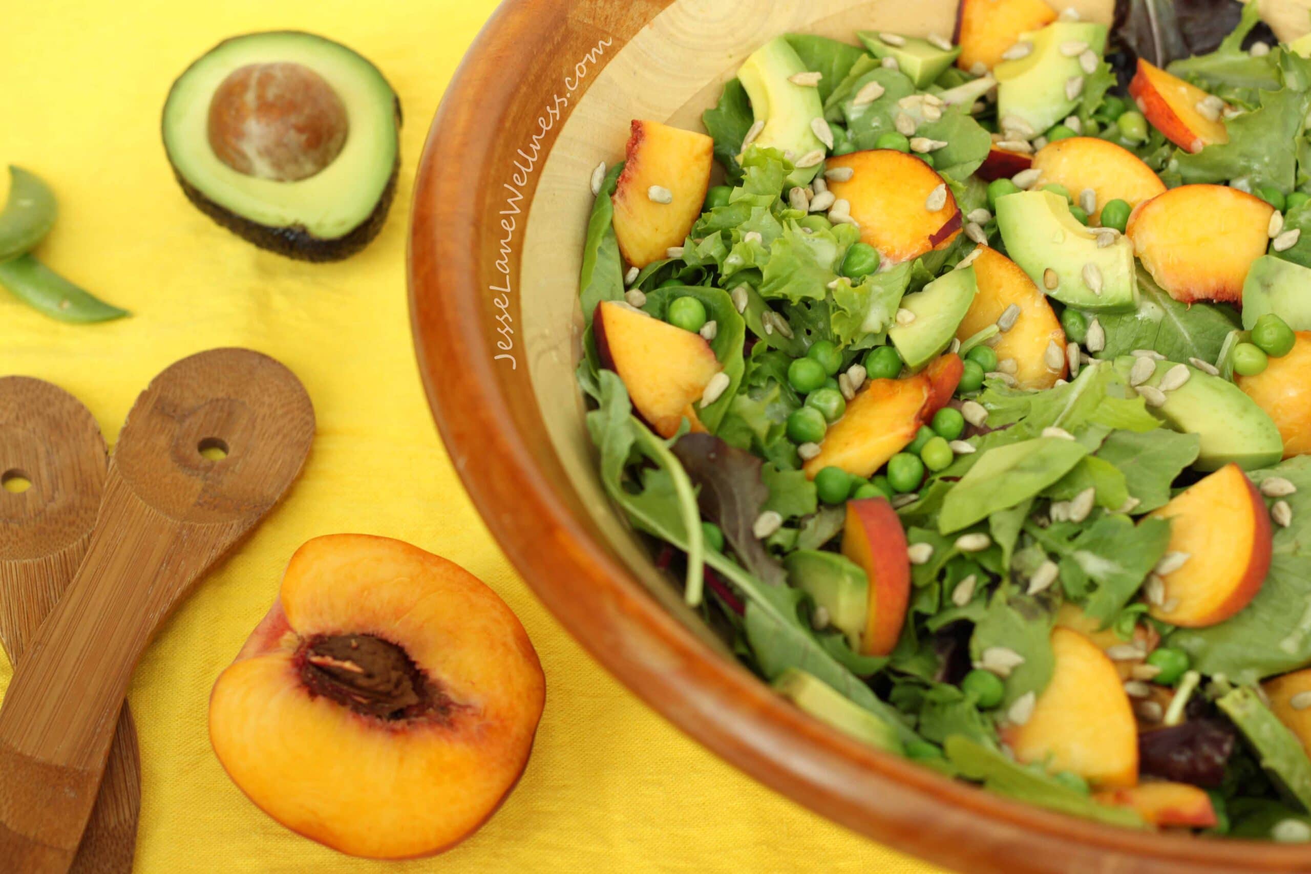 Summer Pea Peach Salad by @jesselwellness #peas #healthysalad