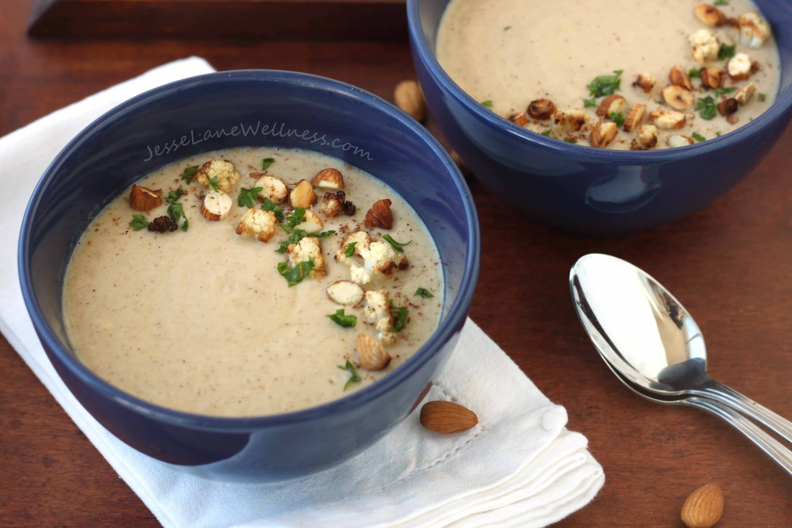 Almond Cauliflower Soup by @jesselwellness #homemadesoup #cauliflower