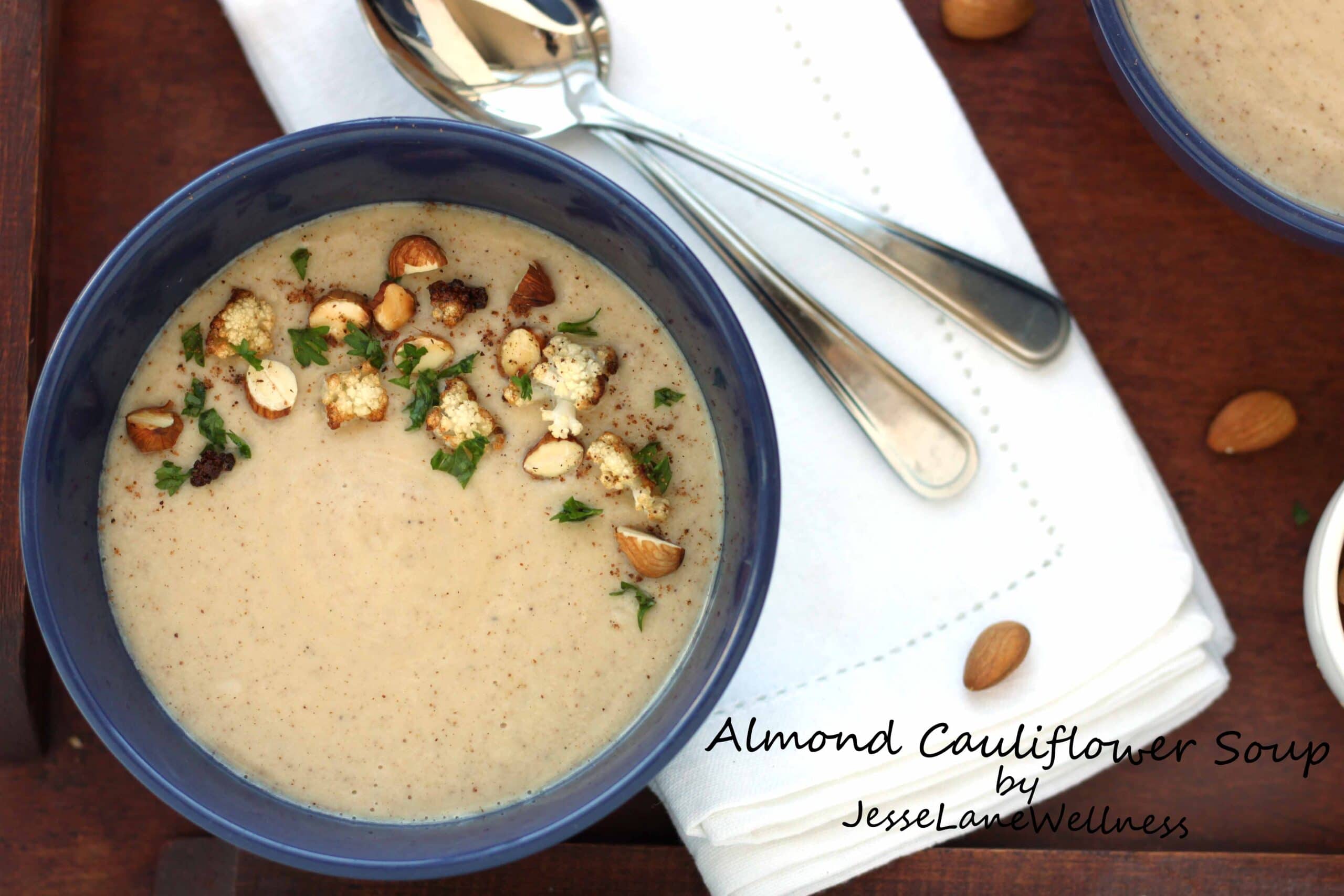 Almond Cauliflower Soup by @jesselwellness #healthysoup #cauliflowersoup