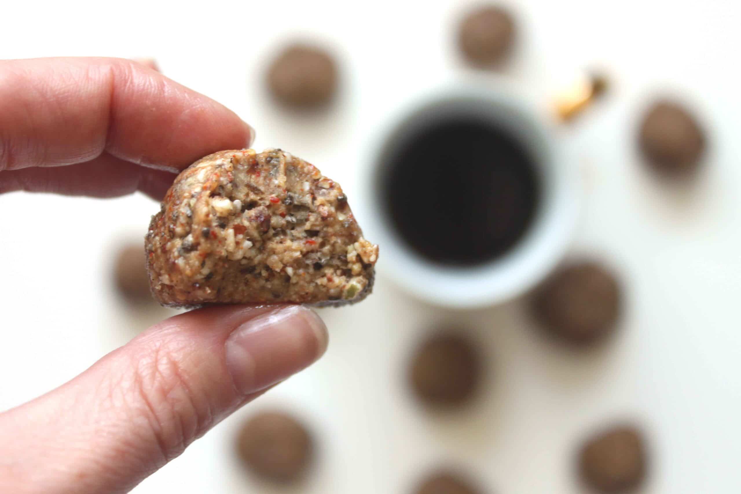 Energy Boosting Fat Balls by @jesselwellness #fatballs #fatbombs