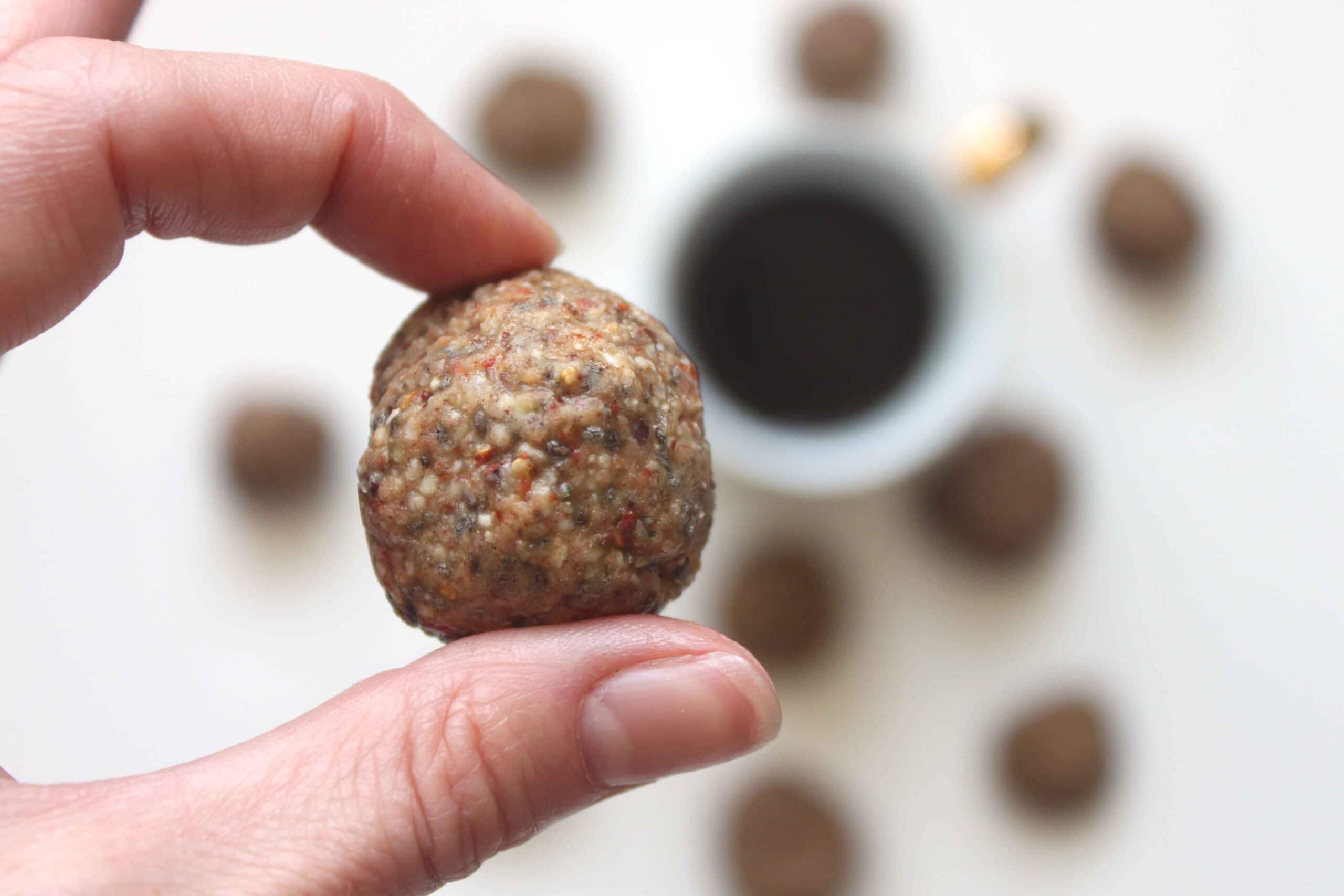 Energy Boosting Fat Balls by @jesselwellness #healthyfat #energyboost