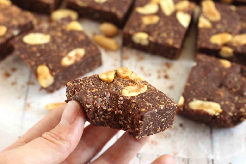 Peanut Butter Brownies for labour by @jesselwellness #nobakebrownies