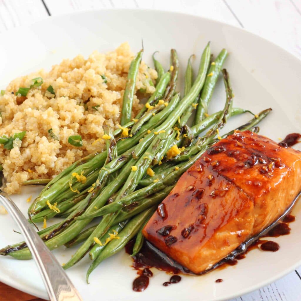 Honey Garlic Salmon with Lemon Green Beans and Garlic Quinoa by @jesselwellness