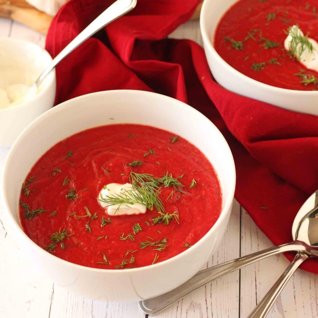 Carrot Ginger Beet Soup Recipe by @jesselwellness